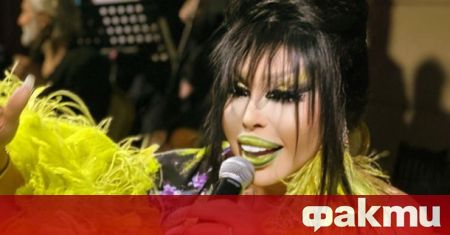 Световноизвестната турска транссексуална изпълнителка Бюлент Ерсой се е сдобила приживе