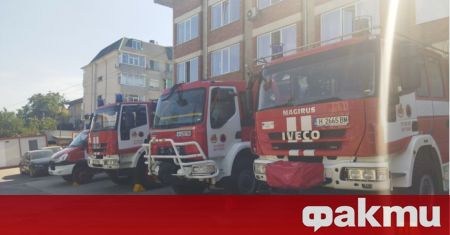 Варненските пожарникари излязоха на протест снощи пред Първа районна служба