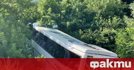 Автобус е катастрофирал в Стара Загора падайки в канавка съобщи