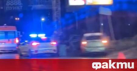 Кола се заби в билборд на бул Цариградско шосе при