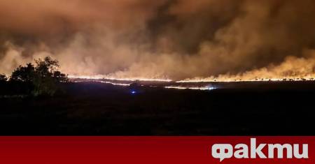 Голям пожар гори в района на Карнобат предаде късно снощи