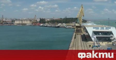 От трафик кулата на бургаското пристанище се контролира корабния трафик