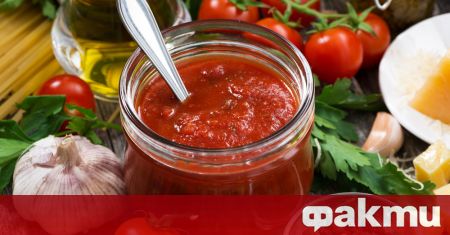 Необходими продукти 3 кг домати 1 кг червени чушки 250