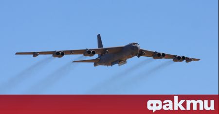 Двойка стратегически бомбардировачи B-52 на ВВС на САЩ в понеделник