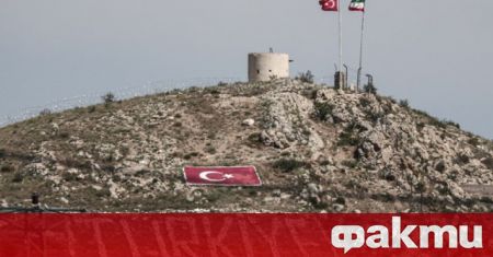 Турският министър на отбраната Хулуси Акар е обсъдил по телефона