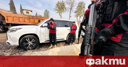 Десетки затворници избягаха от затвор в пакистанския град Карачи късно