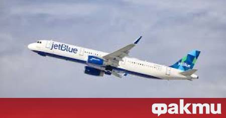 Самолет на JetBlue летящ от островната държава Кюрасао близо до