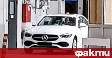 Френският портал Worldscoop публикува шпионска снимка на следващото поколение Mercedes Benz