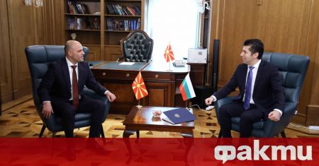 По покана на министър председателя Кирил Петков на официално посещение в