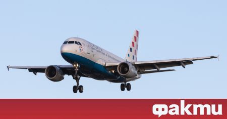 Мълния удари самолет на Кроейша еърлайнс Croatia Airlines изпълняващ полет