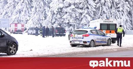 Полицията продължава да издирва поне три лица след смъртта на