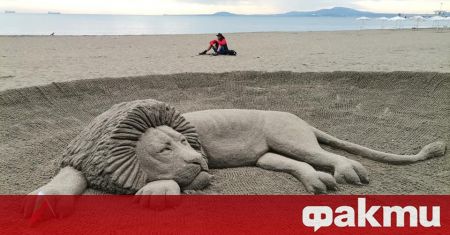 Бургазлии осъмнаха с нова пясъчна скулптура на плажа, дело на