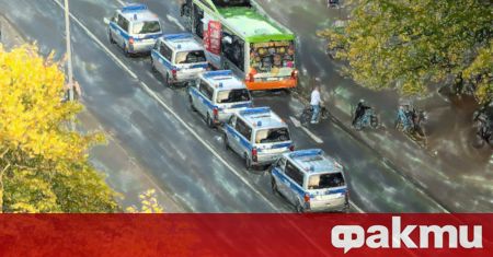 Осем автобуса на германската полиция за борба с безредиците са
