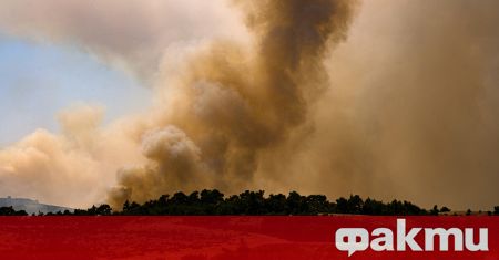 Огромен пожар е извън контрол от две седмици в гръцката