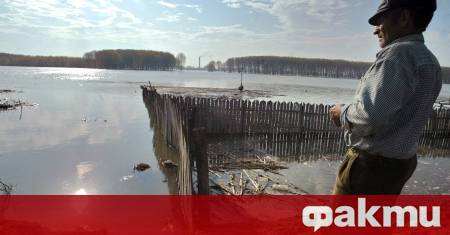 Около 100 000 души в южния румънски окръг Прахова останаха