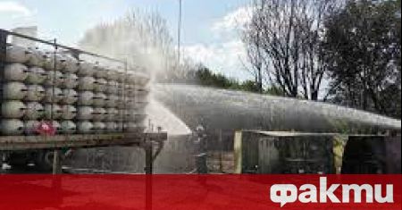 Пожарникари предотвратиха взрив на асфалтова база край АМ Струма предаде