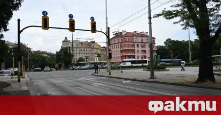 Столична община възлага монтирането на разделителен остров от делинеатори на