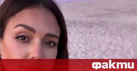 Американската актриса Джесика Алба показа фигурата си в разголен тоалет
