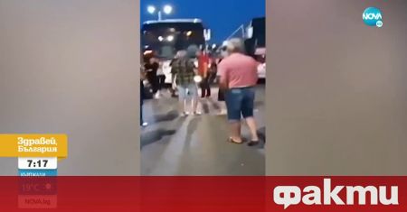 Скандал между туристи на българо турската граница Родни екскурзианти блокираха с