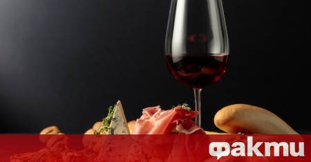 Червеното вино – тази благородна напитка която събира на масата