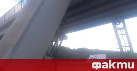 Ремарке на камион се заби в мост на магистрала Тракия