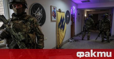 Украински бойци в Азовстал държаха цивилни като заложници за да