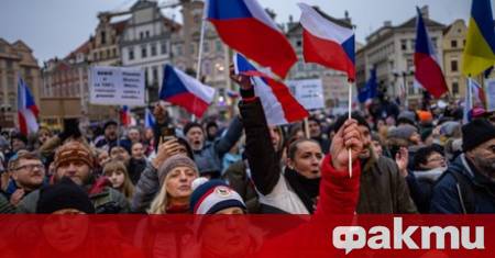Десетки хиляди демонстранти в Чехия излязоха по улиците за да