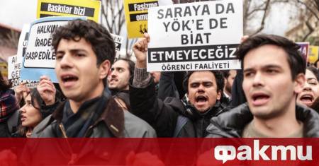 Близо 160 000 души участваха снощи в поредния протест в