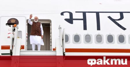 Самолетът на индийския премиер Нарендра Моди който отпътува за САЩ