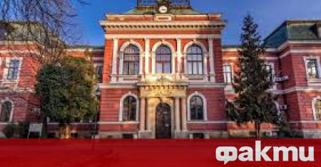 Над 20 автомобила паркирани на ул Патриарх Евтимий в центъра