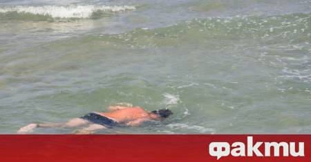 Силно разложено човешко тяло е открито от плувци на плажа