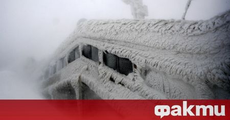 Обилен снеговалеж блокира пътища в части от Сирия Ливан и