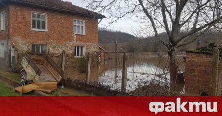 Започна оглед на пострадалото при наводненията село Кости край Бургас