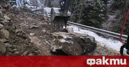 Трети ден републиканският път Велинград – Сърница остава затворен след