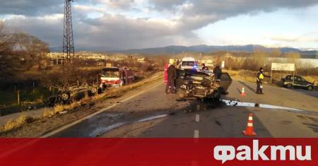 Тежка катастрофа между два автомобила край Благоевград По първоначална информация