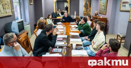 В интересна ситуация е поставена актрисата Радина Кърджилова при откриването