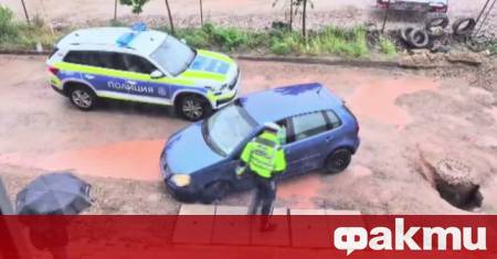 Дупка на улица в столичния квартал Витоша едва не погълна