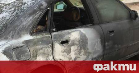 Два леки автомобила изгоряха при пожар в автосервиз в Димитровград