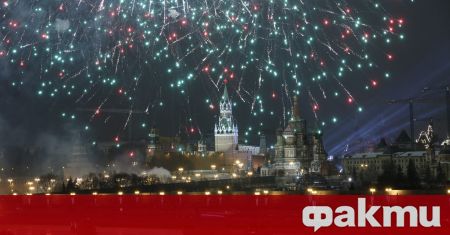 Светът посрещна Нова година със светлинни спектакли съобщи Гардиън Повечето