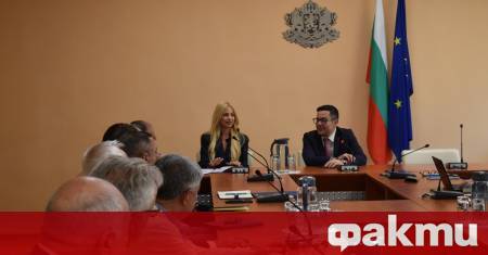 Вицепремиерът и министър на икономиката инвестициите и индустрията Александър Пулев