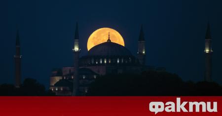 Опасността за структурата на Света София в Истанбул бе подчертана
