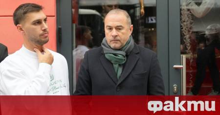 Спортният директор на ЦСКА Бойко Величков говори пред медиите