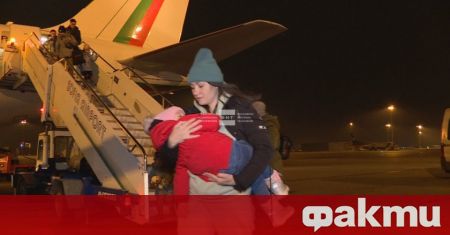 Снощи на Летище София кацна правителственият самолет, който евакуира от