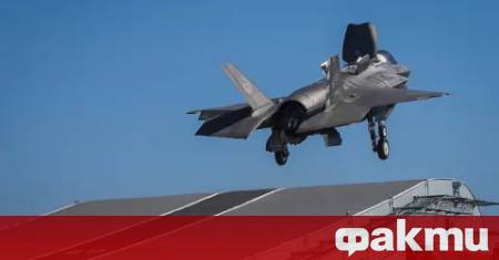 Американският самолетоносач USS Nimitz CVN 68 който до момента извършваше