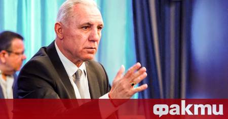 Христо Стоичков лично нареди изложба за един от най близките си