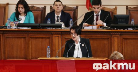 В декларация от парламентарната трибуна парламентарната група на „Демократична България“