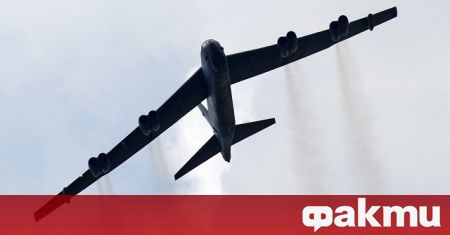 Два бомбардировача В-52 на американските военновъздушни сили ще прелетят над