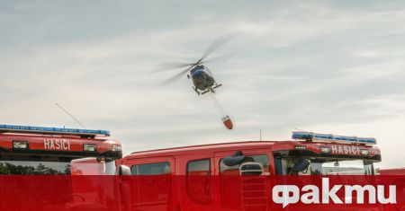 Десетки хора бяха евакуирани заради голям пожар в Чехия в