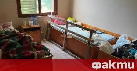 Около 75 души бяха спасени от две къщи на ужасите