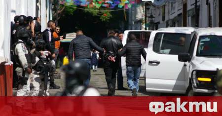 Експлозия на кола бомба уби петима пред полицейски участък в